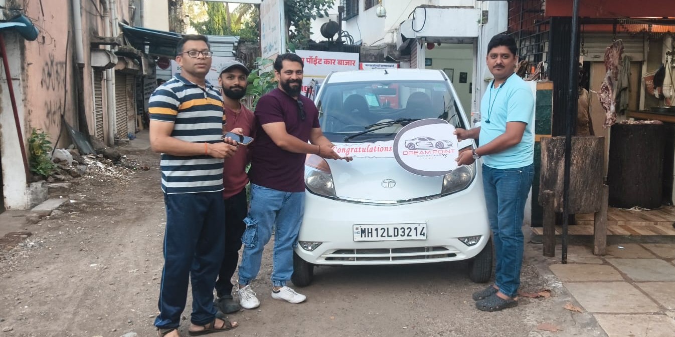 Happy family with delivered used car at Dream Point Car Bazaar